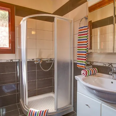 Ireni Fiskardo By * Katsaráta